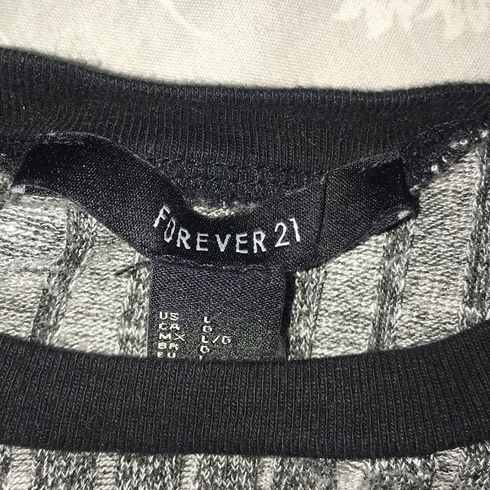 Crop top - Picture 3 of 3